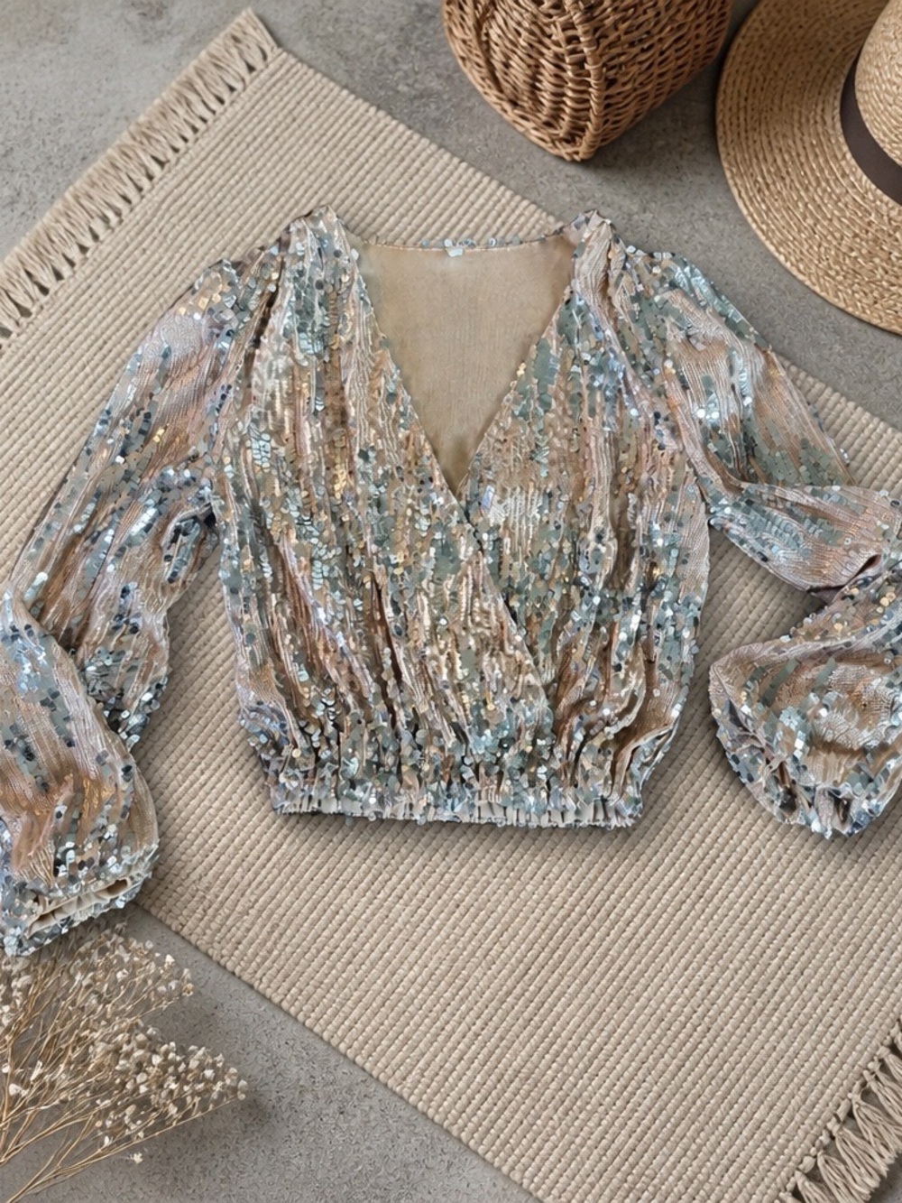 Sequined V-Neck Long Sleeve Crop Top in silver-beige